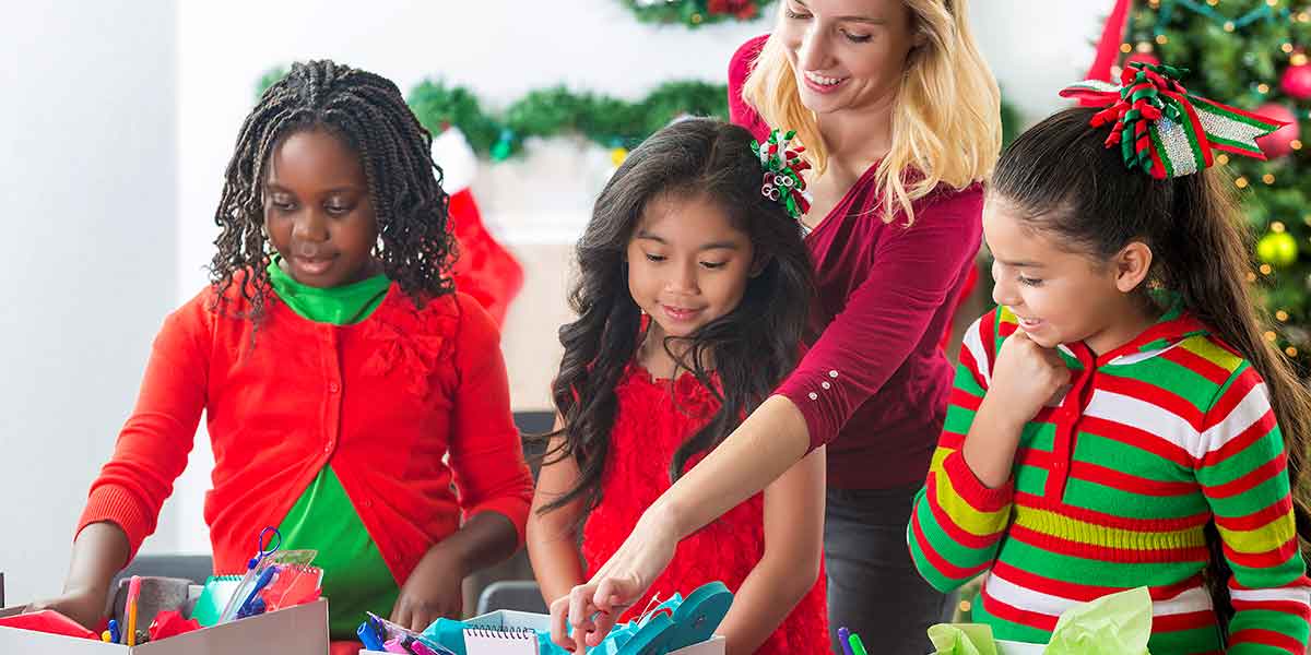 giving back christmas holiday volunteering community service resources tips ideas