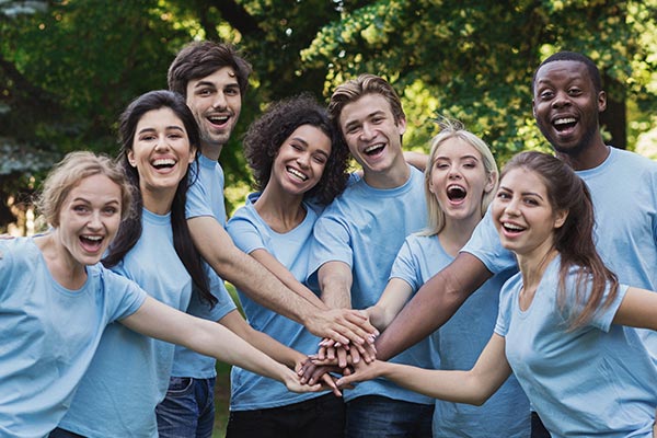 youth volunteering as group showing random acts of kindness