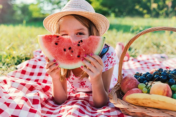 The genius idea for packing wine on your picnic