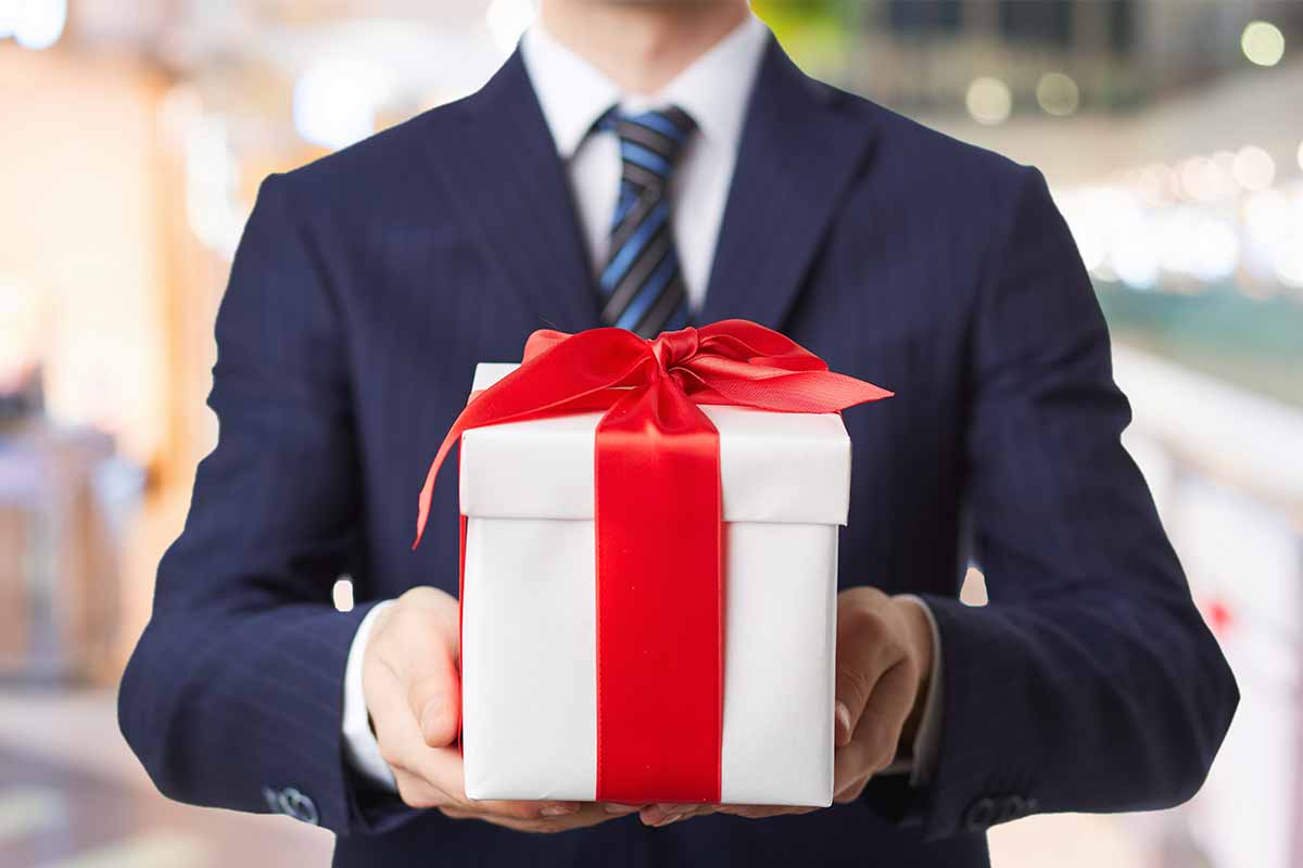 Gift Guide: Gifts for Teachers/Bosses/Co-Workers