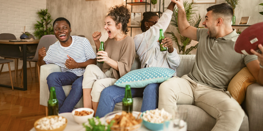 people__watching_super_bowl_potluck