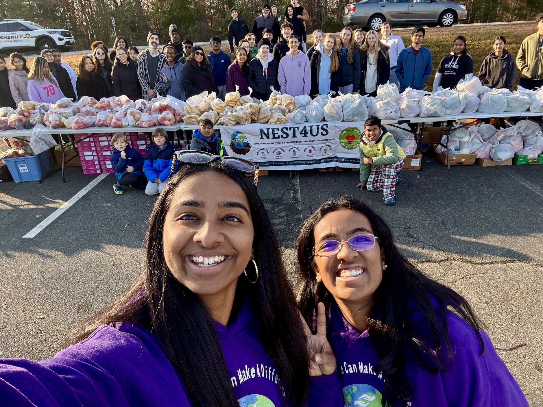 Volunteers packing Thanksgiving bags for the NEST4US Nourish2Flourish drive