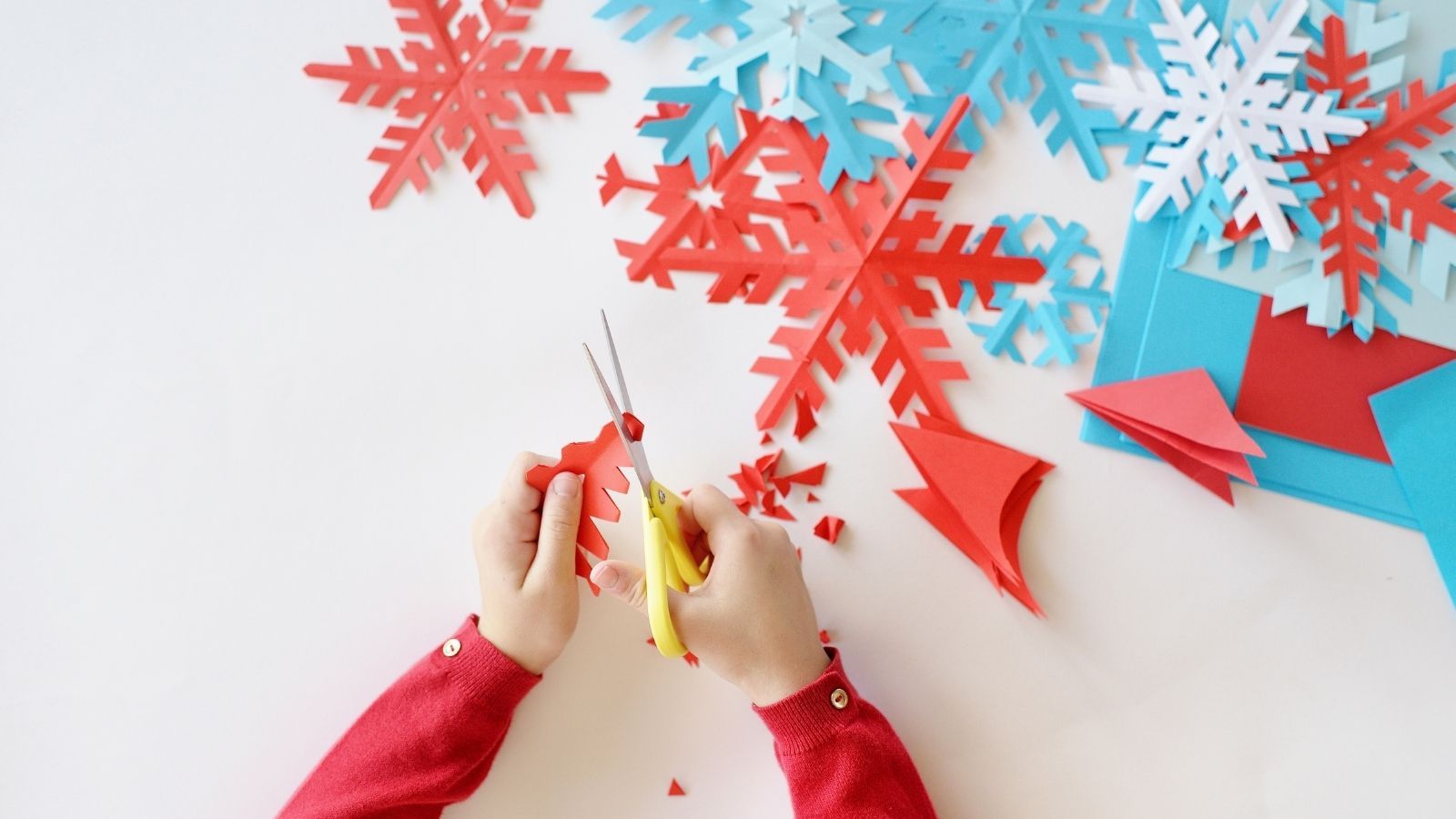 kids_doing_holiday_activities